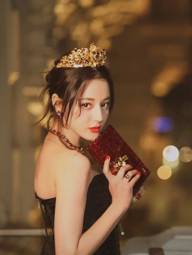 6 Potret Dilraba Dilmurat, Artis Asal China yang Curi Perhatian