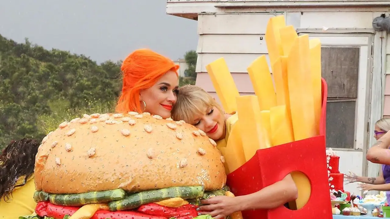 [Fimela] Taylor Swift dan Katy Perry