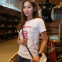 Bunga Zainal yang kini tampil dengan perubahan pada wajahnya mengundang banyak opini yang mengatakan jika dirinya telah melakukan operasi plastik. (Nurwahyunan/Bintang.com)