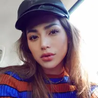 Jessica Iskandar, sepertinya akan sulit ditemukan lagi di layar televisi. Mengingat dikabarkan sudah pindah ke Amerika Serikat. Kembali disorot masyarakat, kini soal penampilannya yang berbeda dari sebelumnya. (Instagram/inijedar)