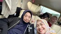 Kondisi terkini ibunda Ria Ricis yang jatuh sakit di Makkah, kini sudah pulang ke Indonesia. (Sumber: Instagram/riaricis1795)