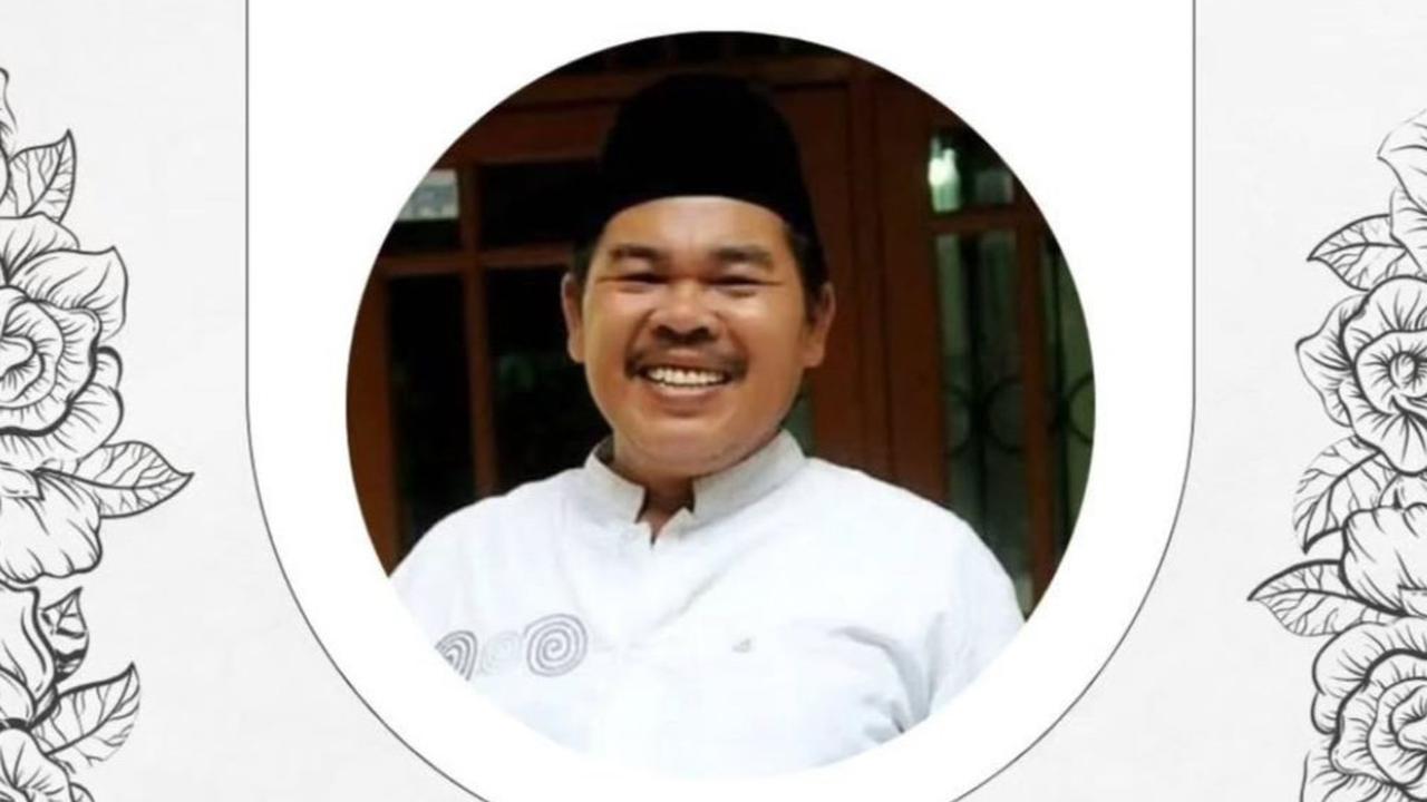 VIDEO: Suasana Duka Iringi Pemakaman Mat Solar "Bajaj Bajuri", Rieke Oneng Banjir Air Mata