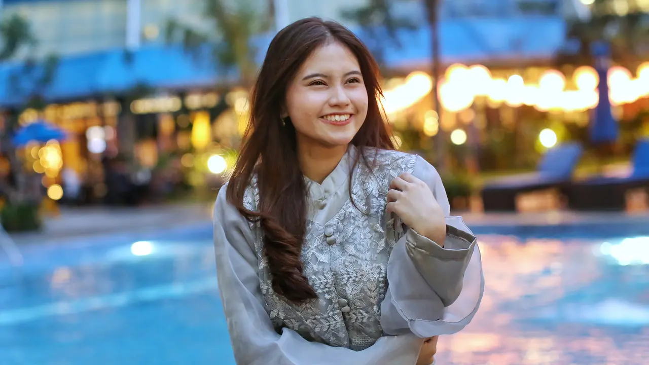 wanita februari disukai oleh banyak orang