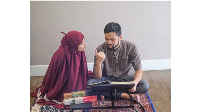 5 Momen Seleb Ngaji Bareng Pasangan, Tuai Pujian