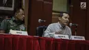 Wakil Ketua Komisi Pemberantasan Korupsi (KPK) Saut Situmorang memberikan keterangan terkait hasil rapat koordinasi penertiban impor berisiko tinggi di kantor pusat Bea dan Cukai, Jakarta, Rabu (12/7). (Liputan6.com/Faizal Fanani)