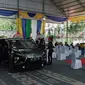 Unika De La Salle Manado mengambil model wisuda yang berbeda yakni secara ‘drive through’, merupakan suatu yang unik dan pertama kali dilaksanakan di Sulut.