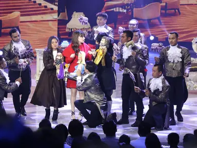 Pertunjukkan drama musikal dalam musik spesial  “Christmas Harmony in Diversity” di  Studio 6 Emtek City, Jakarta, Minggu (25/12/2016). (Liputan6.com/Herman Zakharia)