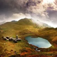 Danau Prashar, Lembah Tirthan, India. (thebetterindia.com)