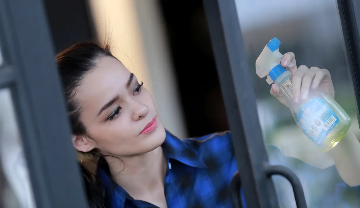 "Jadi fans kita udah nanyain kapan video klipnya keluar dan mau cepet lihat hasilnya, terus kalau promo di radio juga nanyain kapan video klipnya rilis," papar Jevin. (Adrian Putra/Bintang.com)