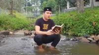 Aldi Taher ngaji di tempat enggak biasa (Sumber: Instagram/alditaher.official)