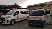 Mobil jenazah yang membawa Vanessa Angel yang kecelakaan di tol Nganjuk. (Dian Kurniawan/Liputan6.com)