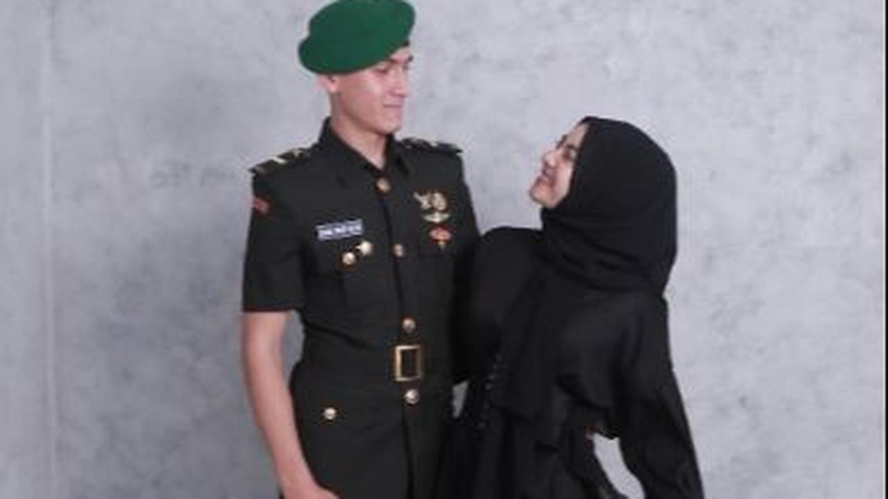 Dalam potret terakhir, Qailah memamerkan kebersamaannya dengan sang kekasih saat melakukan sesi pemotretan bersama keluarga.