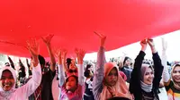 Arak-arakan bendera merah putih ini melibatkan ribuan warga Bogor. (Liputan6.com/Achmad Sudarno)
