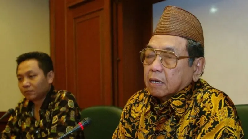 Abdurrahman Wahid atau Gusdur mengenakan baju batik