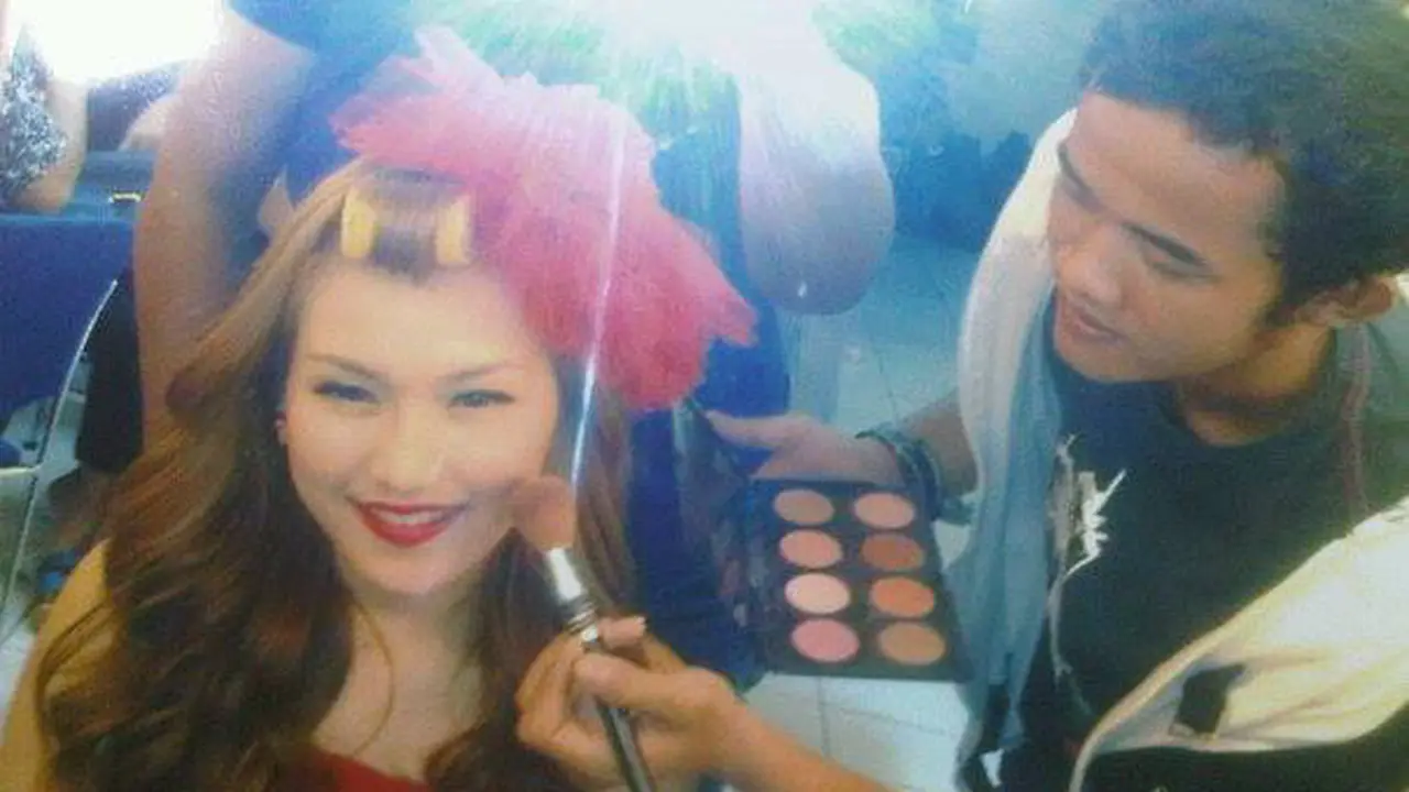 Ini Alasan Hasil Make-Up Waria Lebih Baik