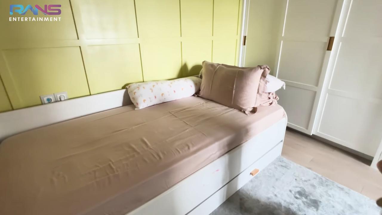 5 Potret Rayyanza Room Tour Kamar Pribadi Penuh Mainan, Kini Ditempati Baby Lily - Dilengkapi Kasur Tersembunyi