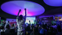 Argentina berhasil memimpin laga terlebih dahulu melalui Lionel Messi pada menit ke-23. La Pulga berhasil mencetak gol dari tendangan penalti setelah Ousmane Dembele melanggar Angel Di Maria di kotak terlarang. (Bola.com/Bagaskara Lazuardi)