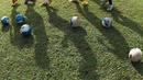 Anak-anak usia di bawah 14 tahun yang tergabung dalam Imran Soccer Academy (ISA) berlatih di Lapangan Kampus Trisakti, Ciangsana, Gunung Putri, Bogor. (Bolacom/Arief Bagus)