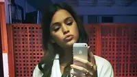 Aksi Selfie Eks Kekasih Neymar Sebelum Mandi