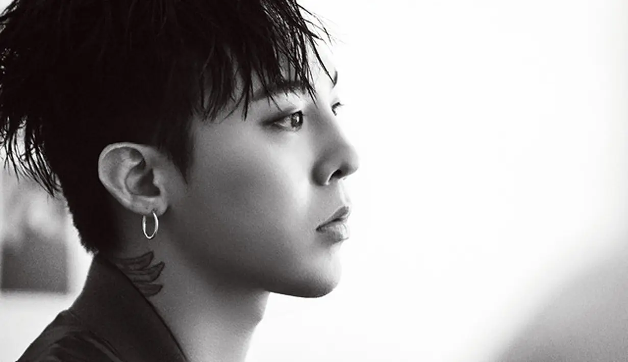 G-Dragon merupakan salah satu idol Korea Selatan yang multi talenta. Selain jago soal rap, ia juga dianugerahi dengan wajah yang tampan. Ia juga idol yang melek dengan fashion. (Foto: Soompi.com)