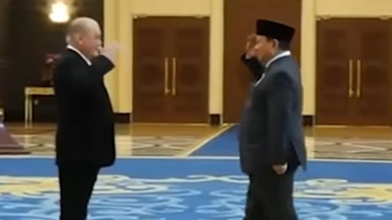 VIDEO: Beda dari Pemimpin Lain, Sikap Prabowo Bertemu Raja Malaysia Beri Hormat hingga Diantar Khusus