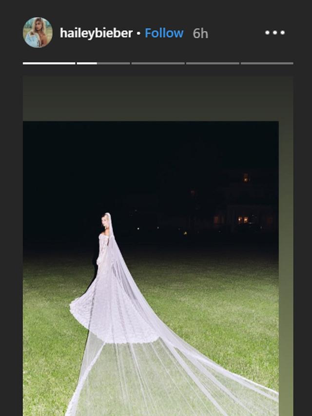 Gaun Pengantin Hailey Baldwin (Instagram/ haileybieber)