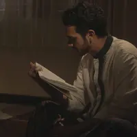 Ketika ada adegan mengaji di film Bukan Cinta Malaikat, Fachri Albar tak mau menggunakan hasil sulih suara.