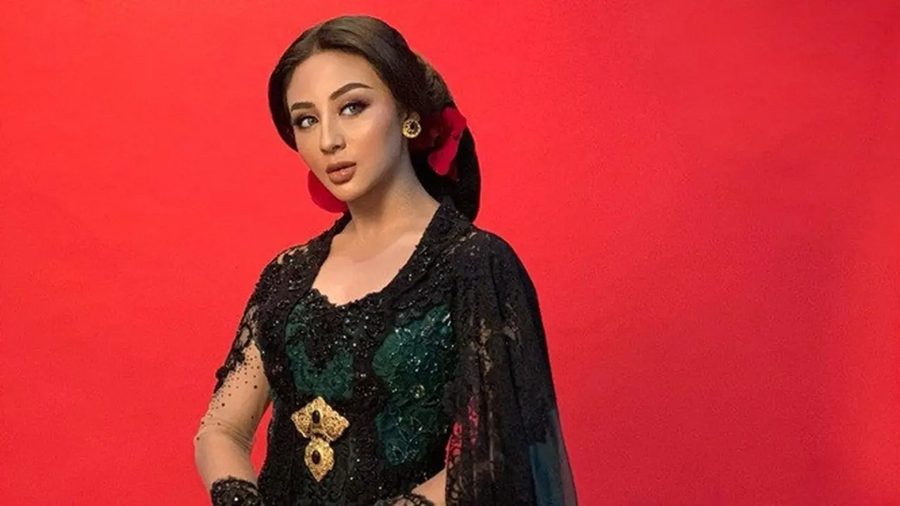 Pakai Kebaya dan Adat Lampung, Ini 6 Pesona Margin Wieheerm Calon Istri Ali Syakieb
