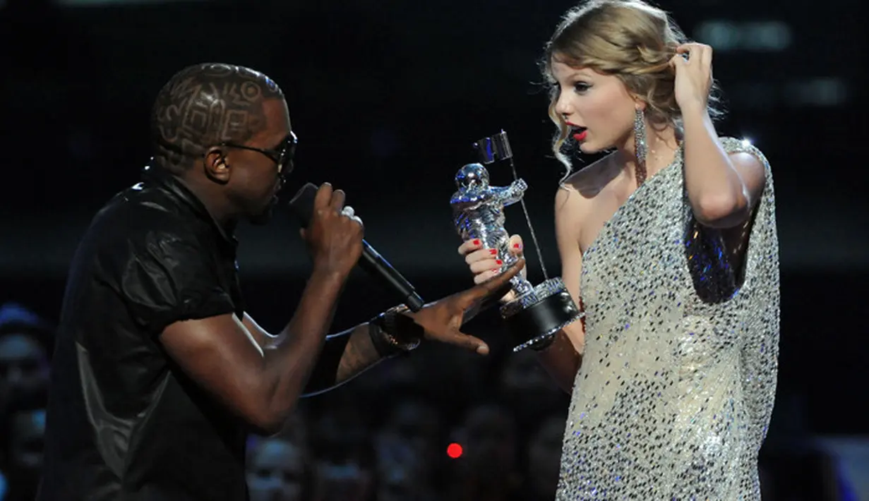 "Meski demikian, Taylor takkan melupakan hal yang sudah terjadi. Ia sepertinya akan mendengarkan album baru Kanye," lanjutnya. (Variety)