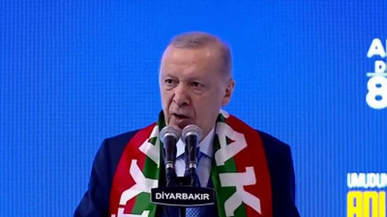 Erdogan Desak PKK Serahkan Senjata di Diyarbakir