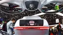 Tampilan belakag mobil "Pop.up next" keluaran Audi yang  dipamerkan dalam Geneva International Motor Show di Jenewa (6/3). Mobil ini merupakan mobil terbang dari Audi yang menggandeng Airbus dan Italdesign. (AFP Photo/Fabrice Coffrini)