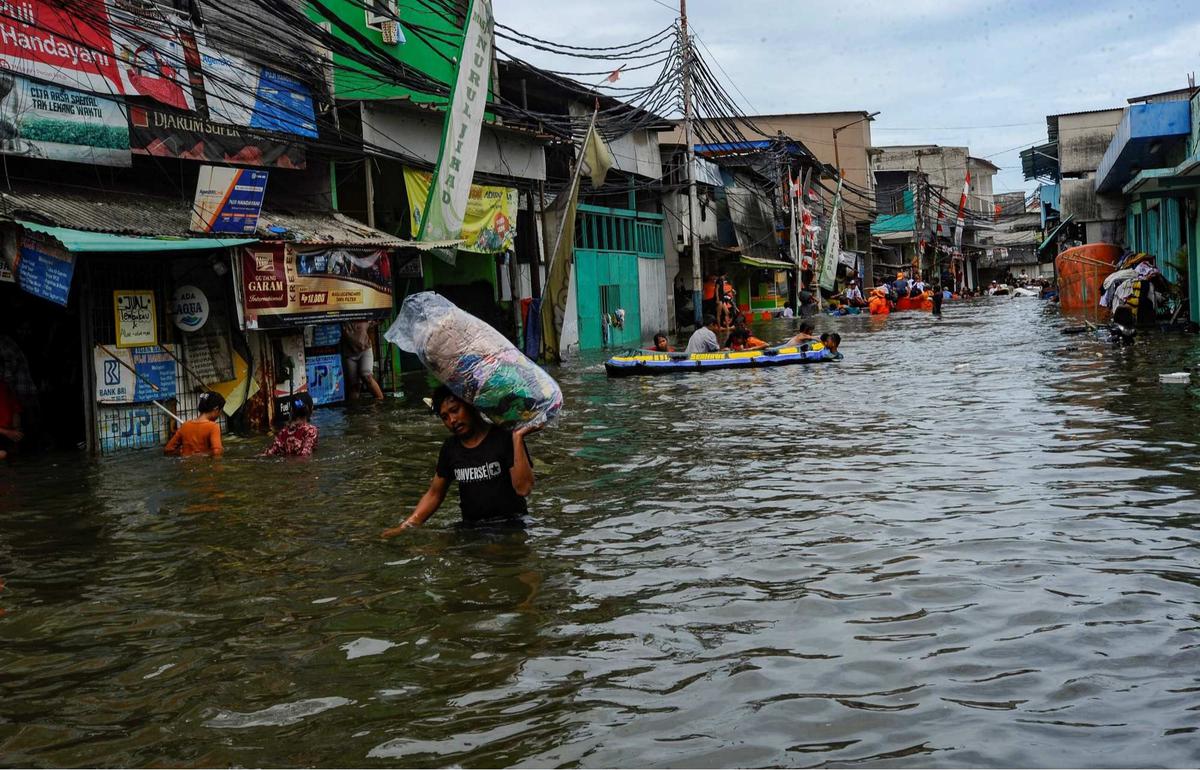 Banjir rob di Muara Angke