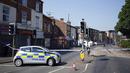 <p>Beberapa saat kemudian, pihak kepolisian mendapatkan pengaduan soal insiden lainnya yang terjadi tidak jauh dari lokasi temuan dua korban tewas, di mana sebuah van dilaporkan berusaha menabrak tiga orang. (Jacob King/PA via AP)</p>