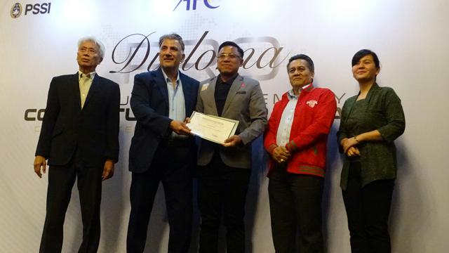 Yunan Helmi, AFC Pro