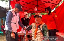 Bantuan Kesehatan Tim SAR Cisarua Disediakan, Jaga Kondisi Personel di Lokasi Longsor