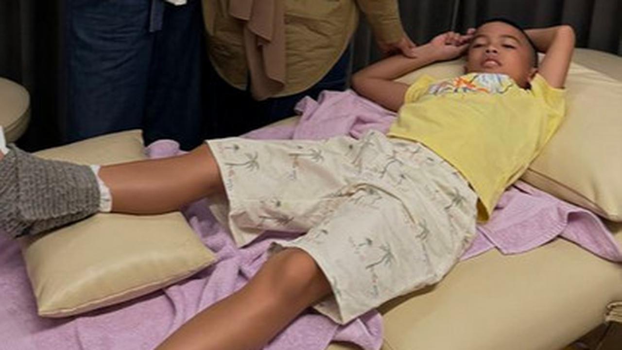 Kaki Anak Tya Ariestya Keseleo saat Sedang Jalan, Gagal Ikut Pertandingan Taekwondo