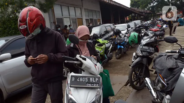 FOTO: Antrean Kendaraan Bermotor Ikuti Uji Emisi Gratis