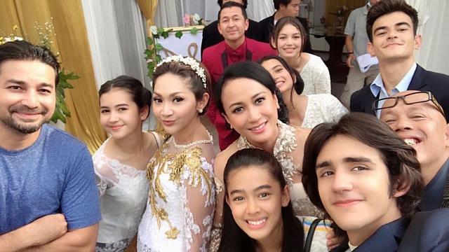 6 Potret Pemain Wanita Dari Jendela SMP Syuting Pakai Kebaya, Curi Perhatian