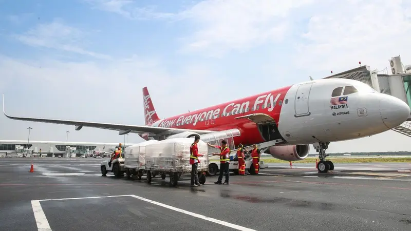 Teleport, usaha logistik di bawah airasia digital, mengubah konfigurasi dua pesawat penumpang AirAsia A320 menjadi pesawat kargo.