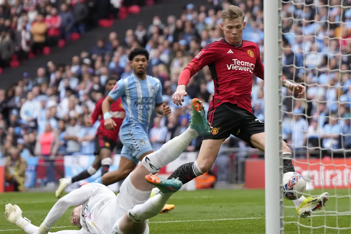 Foto: Derby Manchester Terwujud, MU Lolos ke Final Piala FA setelah Atasi Perlawanan Pantang Menyerah Coventry hingga Adu Penalti