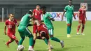 Meski memiliki unggul lebih dahulu, timnas Indonesia tidak mengendurkan serangan ke pertahanan Burundi. (Liputan6.com/Herman Zakharia)