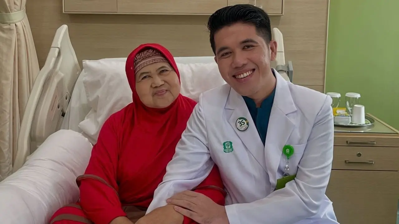 Mamah Dedeh sakit, dirawat oleh dr. Iqhbal Juara LIDA 2021 (instagram/dr.iqhbal)