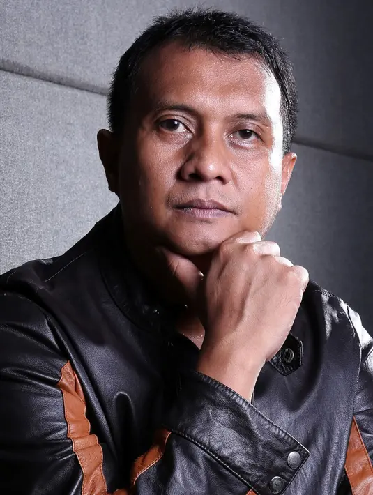 Ari Tri Sosianto diamankan dengan barang bukti berupa satu paket sabu, alat bong, alumunium foil, dan korek api. Urinenya positif metafetamin dan amfetamin. (Galih W. Satria/Bintang.com)