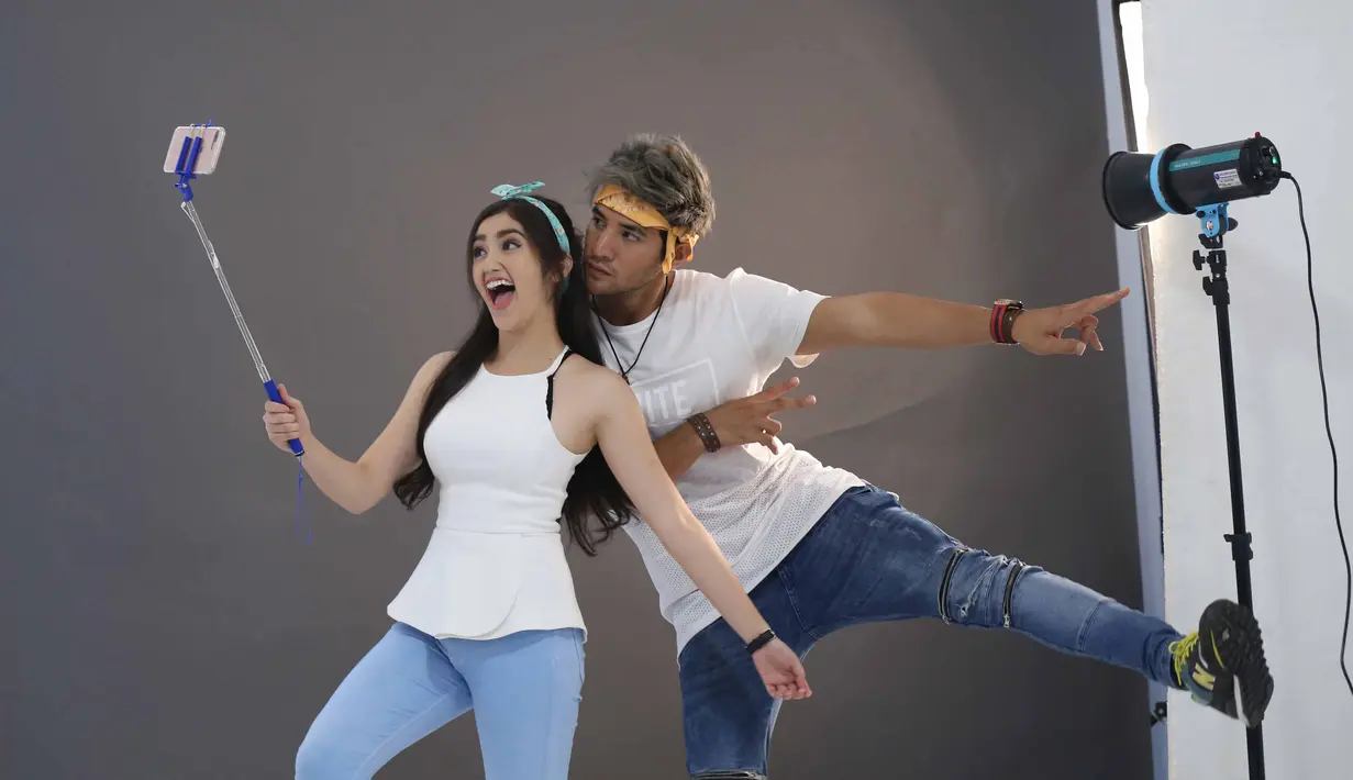 Ketika ditanyakan mengenai hubungannya ke depan, Ammar menjawab selalu berusaha menjalin hubungan baik. Begitu juga soal pekerjaan dalam satu sinetron, keduanya sepakat menjaga sikap profesional. (Nurwahyunan/Bintang.com)