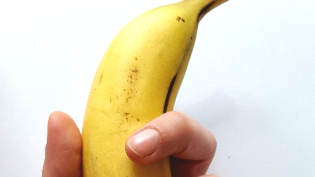 Berbagai gerakan sederhana dengan tangan kosong tersebut bisa saat berguna dalam membesarkan alat vital pria yang mungil.