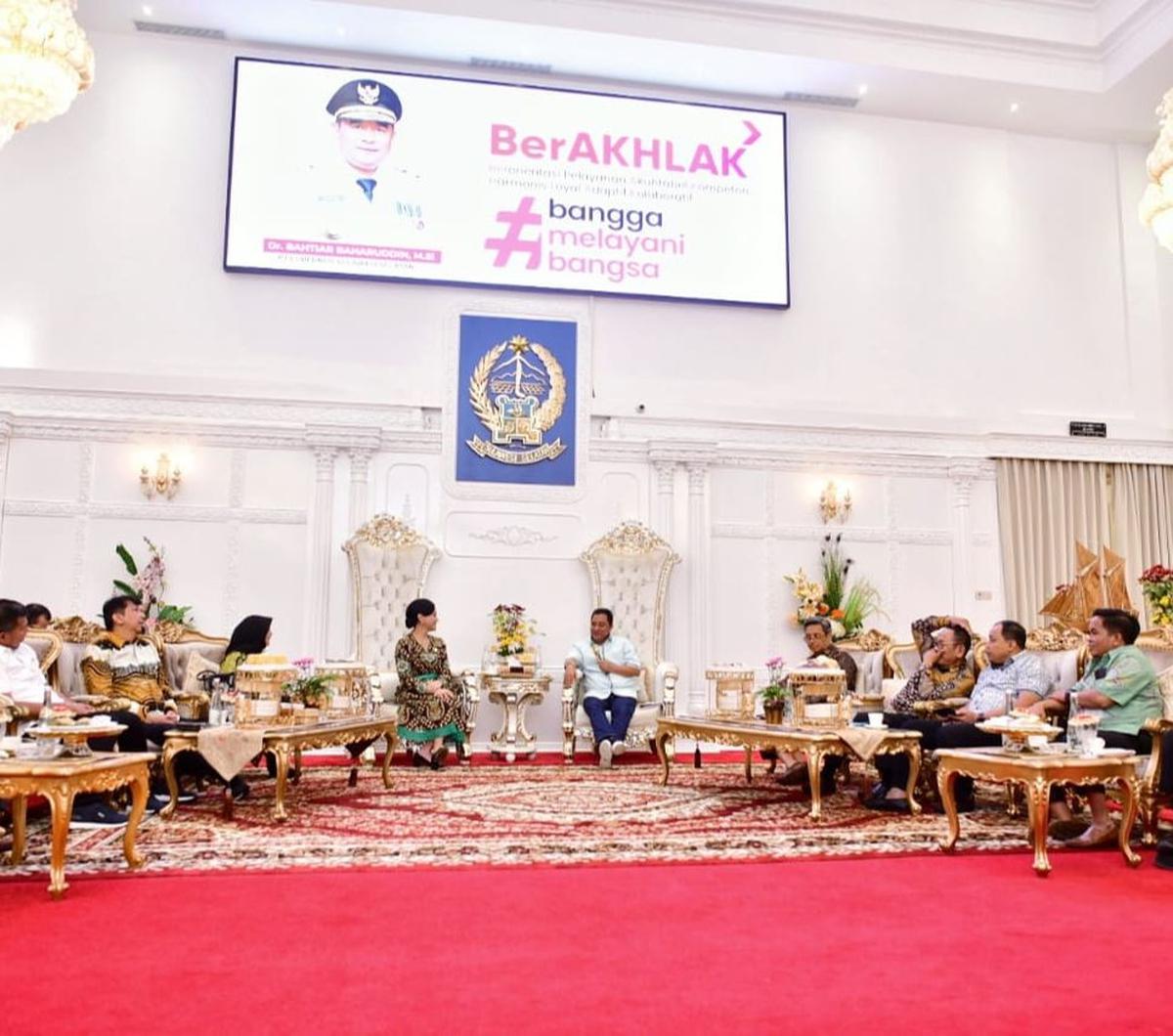 Data Otoritas Jasa Keuangan (OJK) Regional VI Salampua, menyebutkan, di tahun 2022 tingkat literasi keuangan Sulsel baru di angka 36,88 persen sedangkan nasional 49 persen.