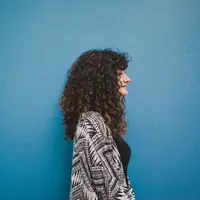 ilustrasi rambut keriting | unsplash.com/@stavrialena