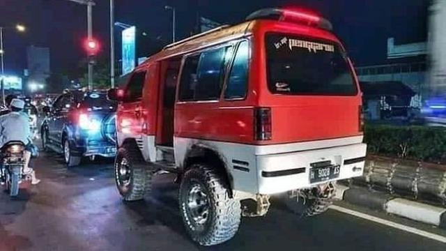 8 Potret Nyeleneh Modifikasi Roda Mobil, Ada yang Pakai Wajan