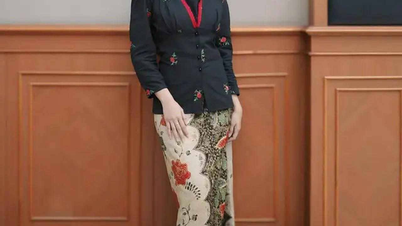 Adu Gaya Ibu Daerah Bandung di Hari Kartini 2025, Margin Wieheerm vs Syahnaz Sadiqah dalam Balutan Kebaya