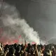 Kemunculan patung raksasa, dancer bertopeng, hingga permainan laser menjadi bagian dari pembuka konser yang mencuri perhatian. (Foto/Dok: FIMELA.COM)